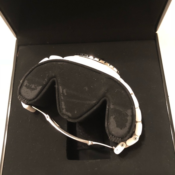 Chanel J12 Watch - Picture 4 of 5